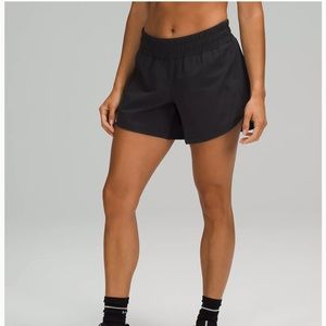 Lulu Lemon Track That Mid Rise 5 inch Short Size 6